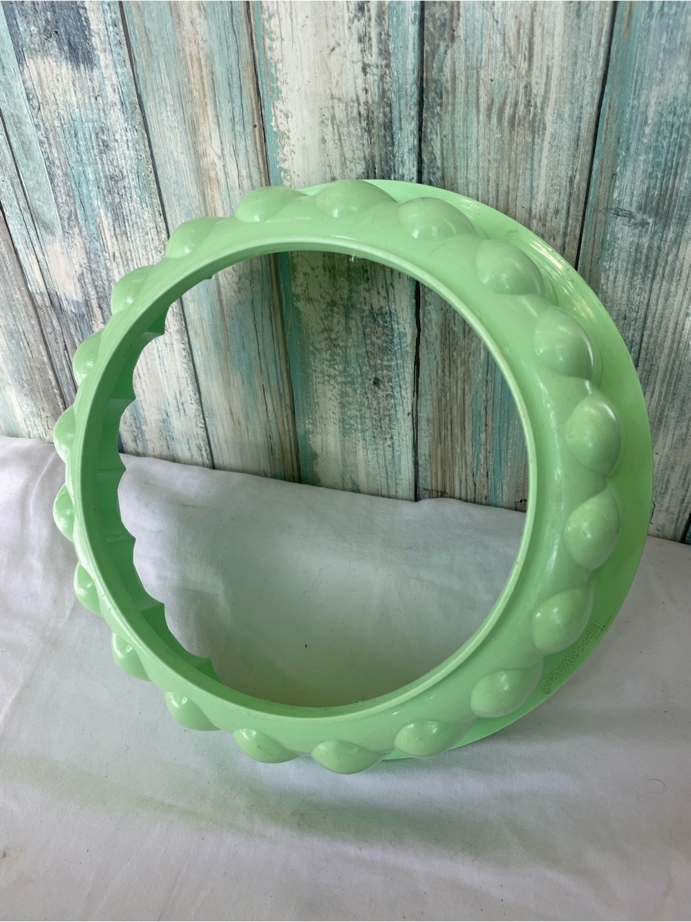 Vintage Tupperware Jel-N-Serve mold Jello Bundt mold (OUTTER RIM ONLY & no lid)